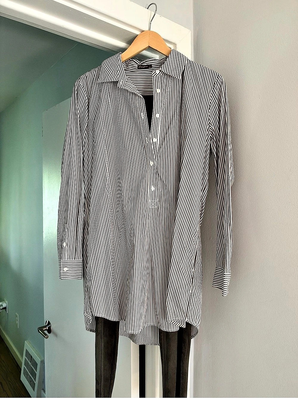 J Mc Laughlin Striped Tunic Button Down Shirt in Brown & White Like New